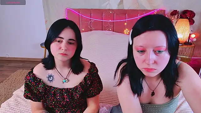 Snapshot of RuthHalll chatting on 06-18-26, 10:09 RuthHalll online show from 06-18-26, 10:09