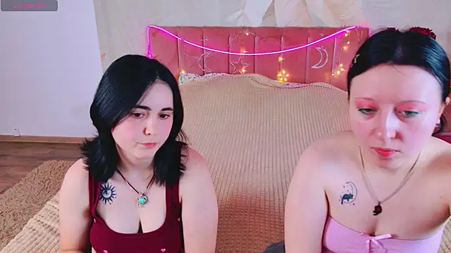 Snapshot of RuthHalll chatting on 06-19-26, 10:10 RuthHalll online show from 06-19-26, 10:10