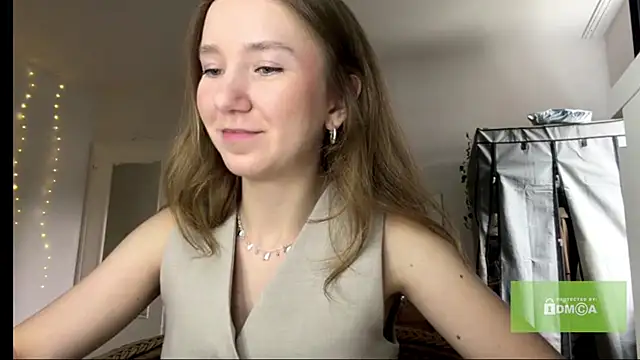 Snapshot of smalllisa chatting on 07-18-26, 04:37 smalllisa online show from 07-18-26, 04:37