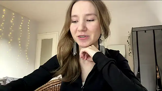 Snapshot of smalllisa chatting on 06-12-26, 06:05 smalllisa online show from 06-12-26, 06:05