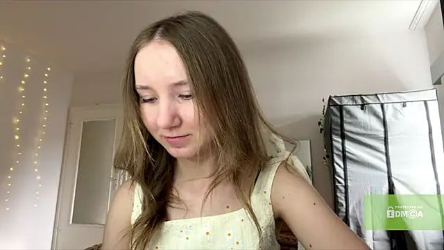 Snapshot of smalllisa chatting on 07-04-26, 04:11 smalllisa online show from 07-04-26, 04:11