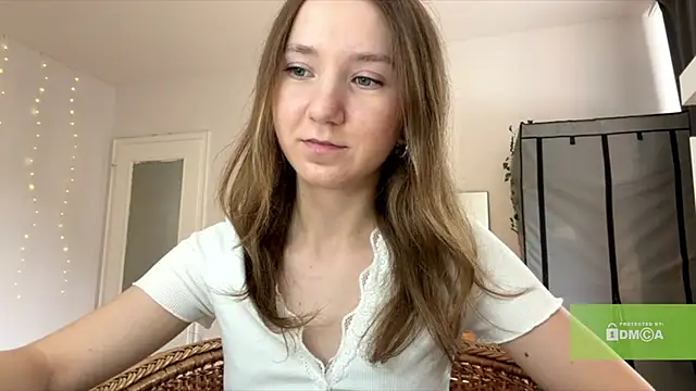 Snapshot of smalllisa chatting on 06-30-26, 03:45 smalllisa online show from 06-30-26, 03:45