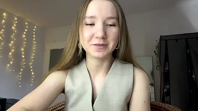 Snapshot of smalllisa chatting on 06-11-26, 06:16 smalllisa online show from 06-11-26, 06:16