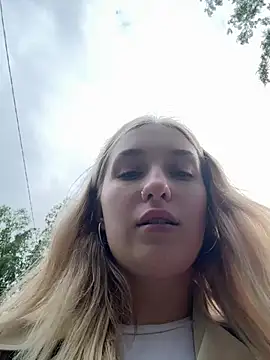 Snapshot of Polly_Pop chatting on 06-24-26, 04:16 Polly Pop online show from 06-24-26, 04:16