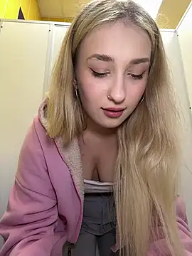 Snapshot of Polly_Pop chatting on 07-05-26, 01:51 Polly Pop online show from 07-05-26, 01:51