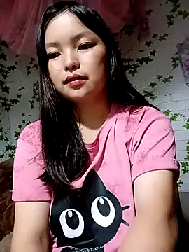 Snapshot of Linna-bae chatting on 06-21-26, 02:01 Linna-bae online show from 06-21-26, 02:01