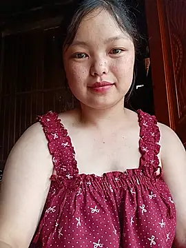 Snapshot of Linna-bae chatting on 07-14-26, 02:05 Linna-bae online show from 07-14-26, 02:05