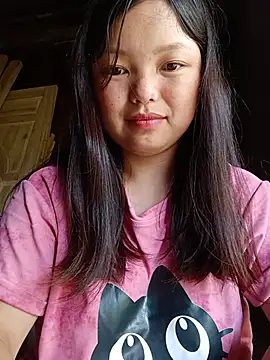Snapshot of Linna-bae chatting on 06-14-26, 02:24 Linna-bae online show from 06-14-26, 02:24