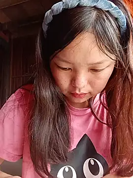 Snapshot of Linna-bae chatting on 06-27-26, 01:55 Linna-bae online show from 06-27-26, 01:55