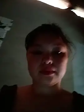 Snapshot of Linna-bae chatting on 07-14-26, 01:05 Linna-bae online show from 07-14-26, 01:05