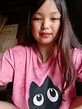 Snapshot of Linna-bae chatting on 06-19-26, 01:11 Linna-bae online show from 06-19-26, 01:11