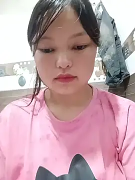 Snapshot of Linna-bae chatting on 06-15-26, 01:11 Linna-bae online show from 06-15-26, 01:11