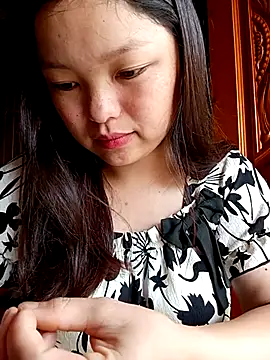 Snapshot of Linna-bae chatting on 07-10-26, 02:11 Linna-bae online show from 07-10-26, 02:11