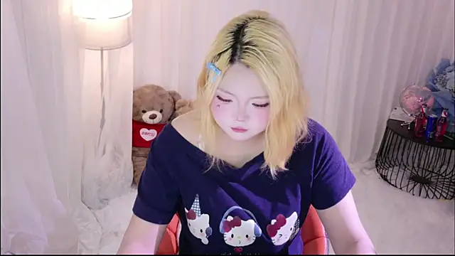 Snapshot of YaMi-11 chatting on 06-13-26, 07:06 YaMi-11 online show from 06-13-26, 07:06