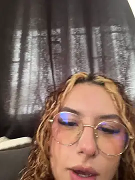 Snapshot of Joyce-fire chatting on 06-17-26, 07:13 Joyce-fire online show from 06-17-26, 07:13