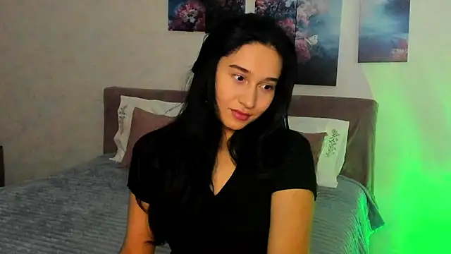 Camilla  Noor online show from 06-18-26, 05:07