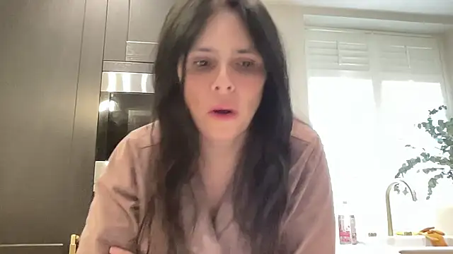 Snapshot of JadeLucy chatting on 06-11-26, 07:16 JadeLucy online show from 06-11-26, 07:16