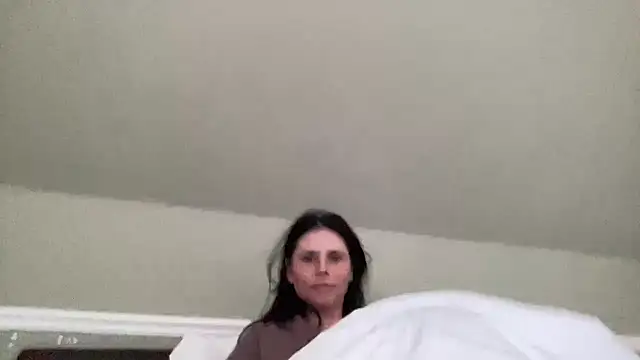 Snapshot of JadeLucy chatting on 06-17-26, 06:46 JadeLucy online show from 06-17-26, 06:46