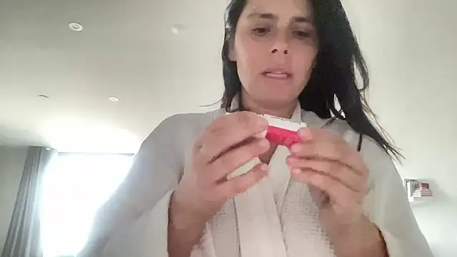 Snapshot of JadeLucy chatting on 06-20-26, 06:29 JadeLucy online show from 06-20-26, 06:29