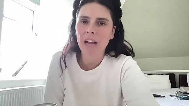 Snapshot of JadeLucy chatting on 06-16-26, 05:13 JadeLucy online show from 06-16-26, 05:13