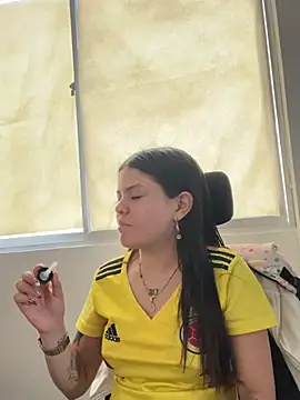 Snapshot of Camila_Duarte_2 chatting on 06-17-26, 01:21 Camila Duarte 2 online show from 06-17-26, 01:21