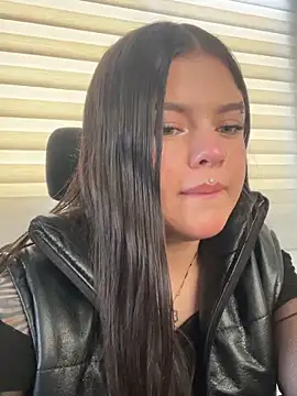 Snapshot of Camila_Duarte_2 chatting on 06-19-26, 04:02 Camila Duarte 2 online show from 06-19-26, 04:02