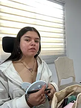 Snapshot of Camila_Duarte_2 chatting on 06-22-26, 01:41 Camila Duarte 2 online show from 06-22-26, 01:41