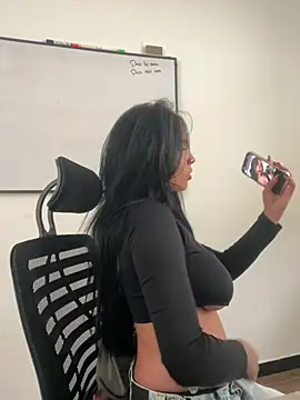 Snapshot of Sara_fernandez- chatting on 06-30-26, 03:45 Sara fernandez- online show from 06-30-26, 03:45