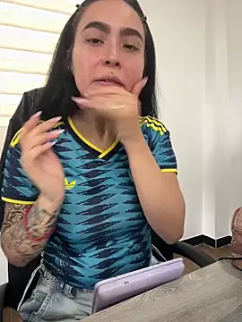 Snapshot of Sara_fernandez- chatting on 06-17-26, 02:27 Sara fernandez- online show from 06-17-26, 02:27