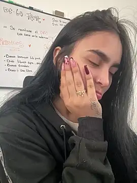 Snapshot of Sara_fernandez- chatting on 06-25-26, 01:49 Sara fernandez- online show from 06-25-26, 01:49