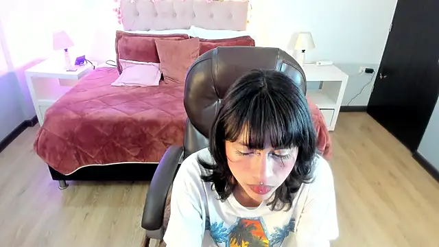 Snapshot of kat_cute__ chatting on 06-17-26, 03:17 kat cute online show from 06-17-26, 03:17