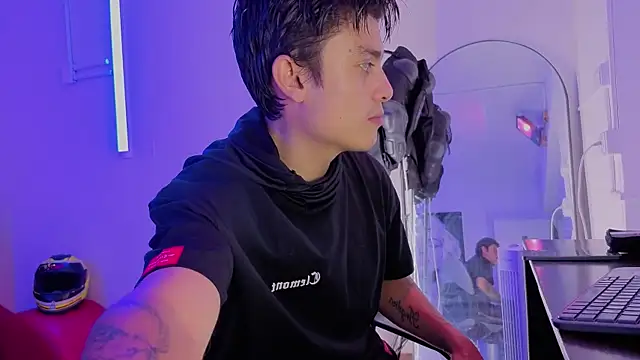 Snapshot of angel_still_ chatting on 07-01-26, 03:40 angel still online show from 07-01-26, 03:40