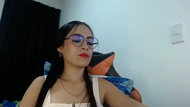 emaevans1 online show from 06-14-26, 02:24