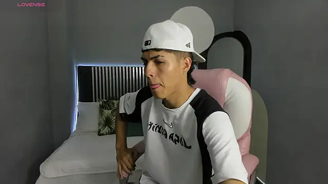 Axel Mendozaa online show from 06-11-26, 08:06
