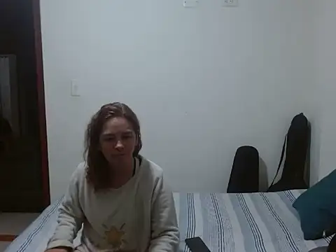 Snapshot of Chiquisexy1 chatting on 06-17-26, 03:17 Chiquisexy1 online show from 06-17-26, 03:17