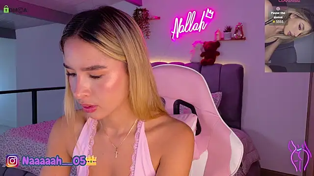 Snapshot of Nallah__ chatting on 06-21-26, 01:39 Nallah online show from 06-21-26, 01:39