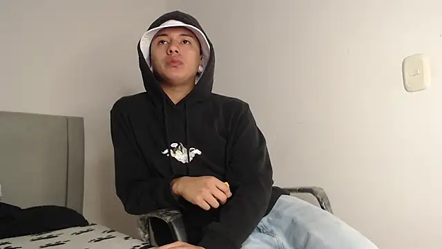 Owenn  blueee online show from 06-20-26, 03:22