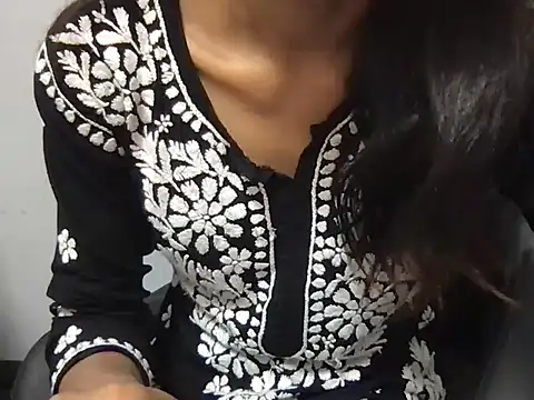 Snapshot of SIMRAN_RANI chatting on 06-17-26, 05:07 SIMRAN RANI online show from 06-17-26, 05:07