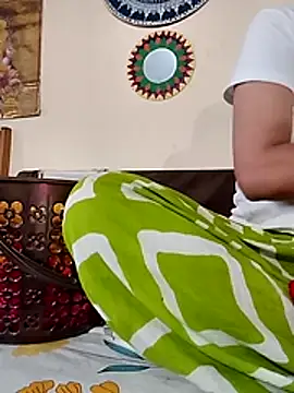 Snapshot of Romantic_riya_06 chatting on 07-19-26, 06:00 Romantic riya 06 online show from 07-19-26, 06:00