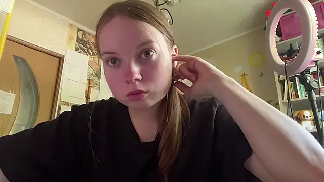Snapshot of Aileyn chatting on 07-20-26, 07:05 Aileyn online show from 07-20-26, 07:05