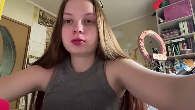 Snapshot of Aileyn chatting on 06-16-26, 08:14 Aileyn online show from 06-16-26, 08:14