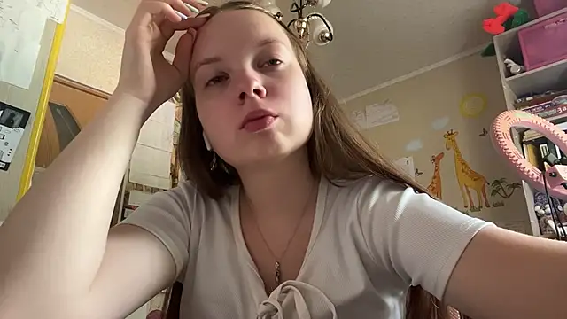 Snapshot of Aileyn chatting on 06-17-26, 08:14 Aileyn online show from 06-17-26, 08:14