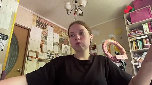 Snapshot of Aileyn chatting on 07-15-26, 07:15 Aileyn online show from 07-15-26, 07:15