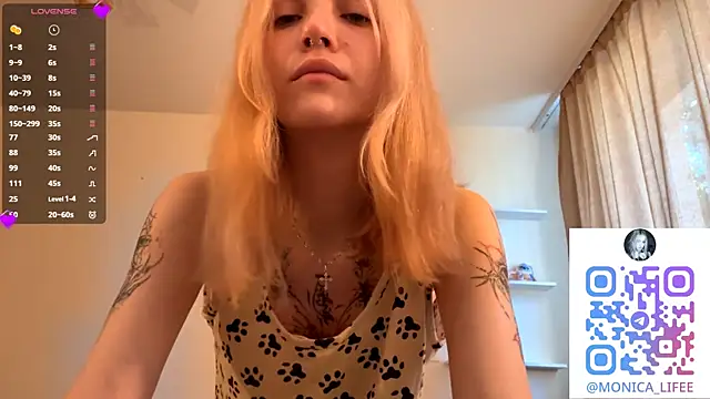 Snapshot of MandiKnife chatting on 07-18-26, 01:03 MandiKnife online show from 07-18-26, 01:03