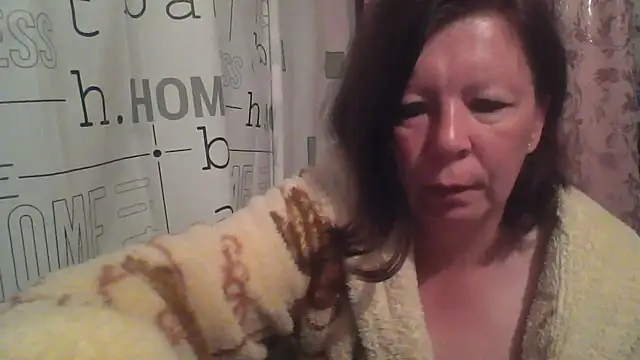 Snapshot of Schastlivaya43 chatting on 06-18-26, 04:00 Schastlivaya43 online show from 06-18-26, 04:00
