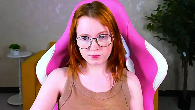 Snapshot of ari-kittyy chatting on 06-17-26, 04:12 ari-kittyy online show from 06-17-26, 04:12