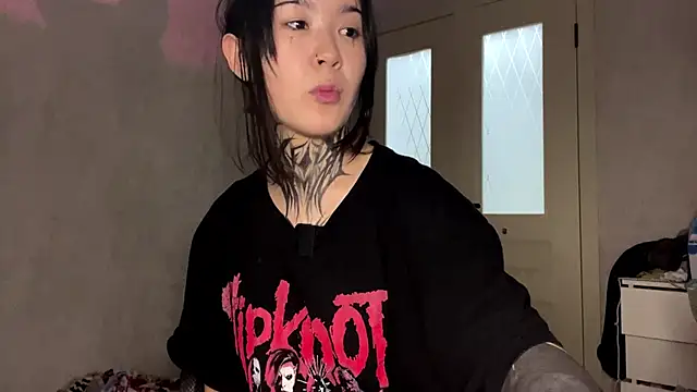Snapshot of staryrose chatting on 06-16-26, 03:23 staryrose online show from 06-16-26, 03:23