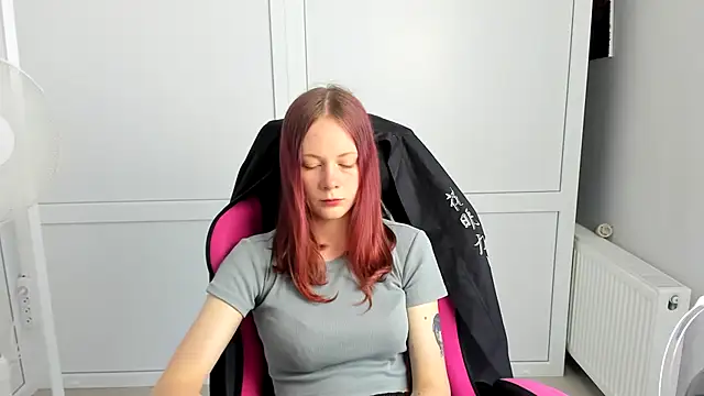 Snapshot of Skylar_spring chatting on 07-14-26, 06:18 Skylar spring online show from 07-14-26, 06:18