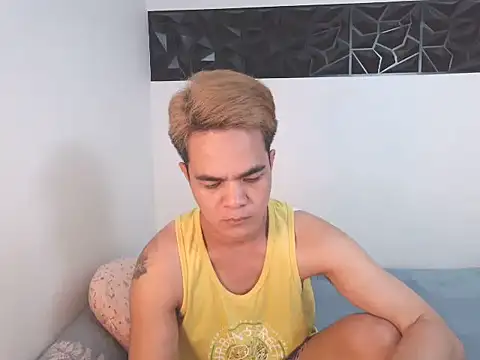 Snapshot of yourmikexxx chatting on 07-07-26, 12:52 yourmikexxx online show from 07-07-26, 12:52