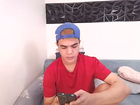Snapshot of yourmikexxx chatting on 07-14-26, 01:49 yourmikexxx online show from 07-14-26, 01:49